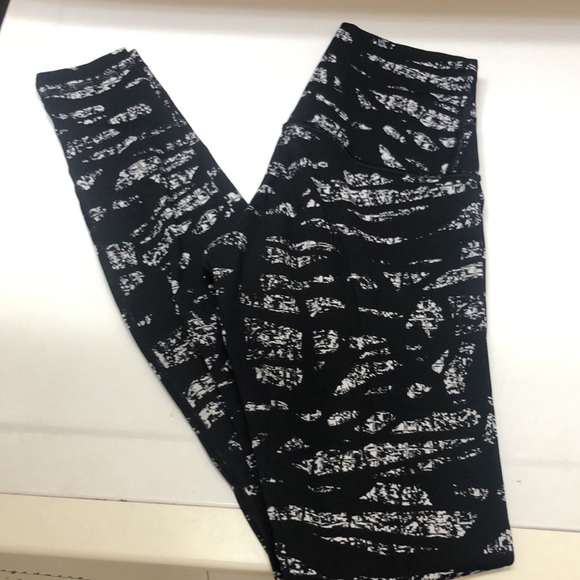 LIKE NEW! Hi-Rise Wunder Under Pant - Picture 11 of 12